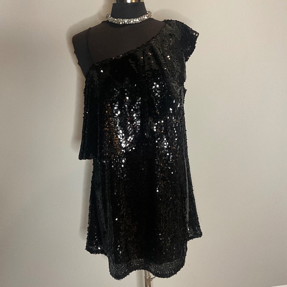 **Off-the-Shoulder Sequins Dress**